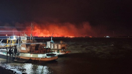Incendios en las islas: Santa Fe evalúa restringir la actividad náutica en el sur provincial
