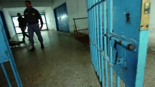 Celulares en las cárceles: "no hay visitas y el único contacto es con los agentes penitenciarios"