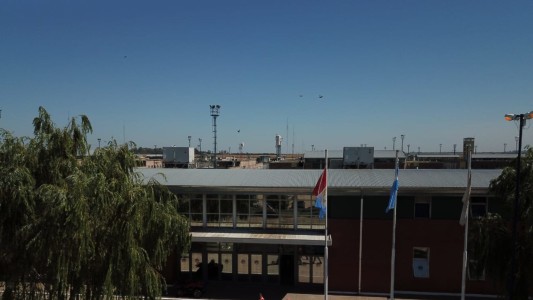 Con un 10% del personal afectado por Covid, prohíben el mate a los agentes en las cárceles