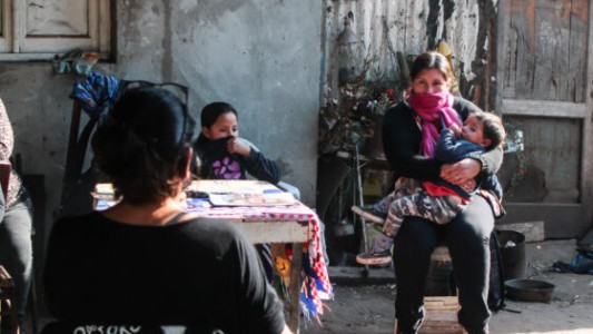 En barrios populares de Santa Fe, el 95% de las familias come sólo una vez al día