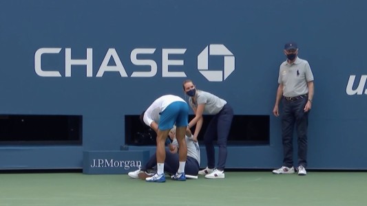 Descalifican a Djokovic del US Open por propiciar pelotazo a jueza de línea