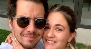 La increíble historia de la pareja que tiene una foto juntos antes de que uno de ellos naciera