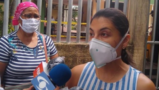 Video: una pediatra fue a quejarse por los ruidos de una fiesta y le dieron una brutal paliza