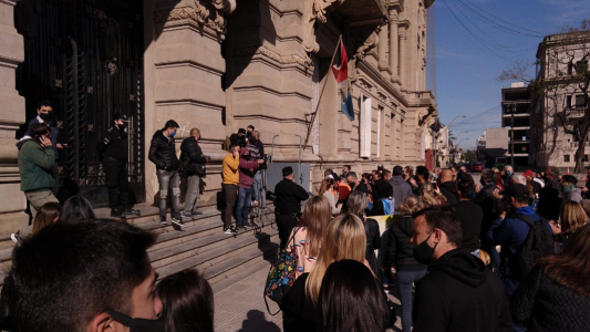 Protesta frente a la Casa Gris: "Si tu trabajo te da de comer, entonces es esencial"
