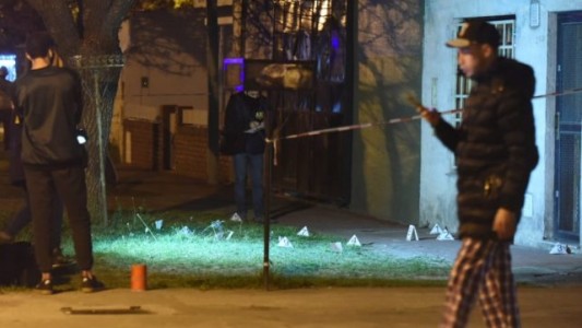Disparan contra casas y matan a una chica de 14 años que estaba lavando los platos