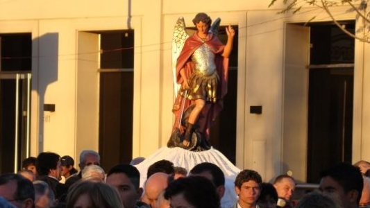 San Miguel Arcángel este año se celebra con una “procesión vehicular”
