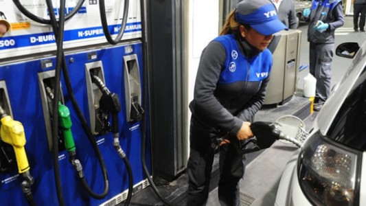 Este sábado aumentó la nafta en todo el país