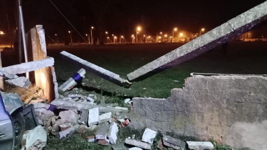 Sin control, se chocó el tapial de un club en Laguna Paiva