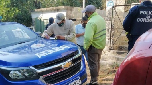 Los sorprendieron en una fiesta clandestina y dijeron que se estaban mudando