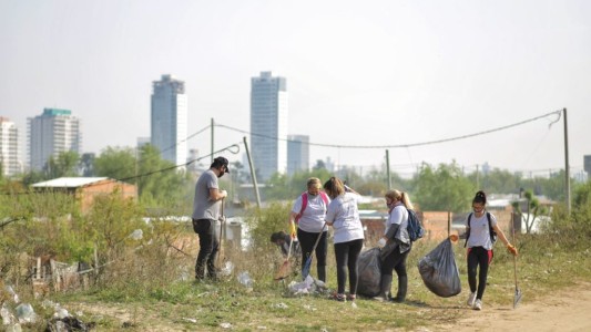 Alto Verde: vecinos y Municipio limpian las defenzas