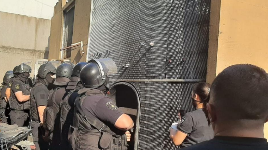 Aprehendieron a un joven que intentó ayudar a evadir a alojados de un penal