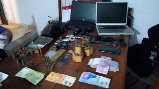 Allanan la casa de un policía de Santa Fe en operativo antidrogas