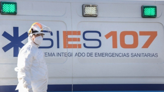 Dramática espera en Rosario: "Las ambulancias terminan siendo camas móviles"