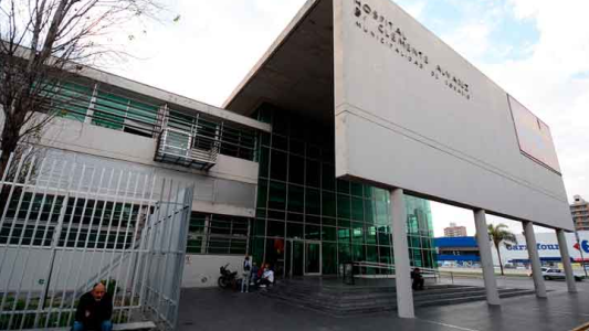 Agoniza un joven acusado de robar un auto que recibió feroz golpiza