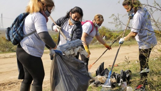 Un grupo de mujeres trabaja por un Alto Verde más limpio