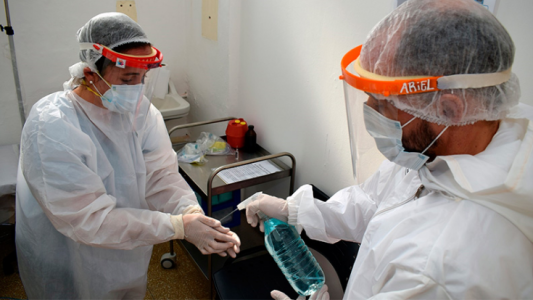 Extienden el plus de $5.000 para empleados de salud: quiénes lo cobrarán