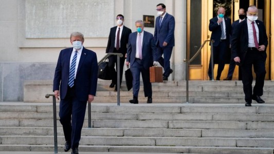 Trump abandonó el hospital en el que pasó tres días internado