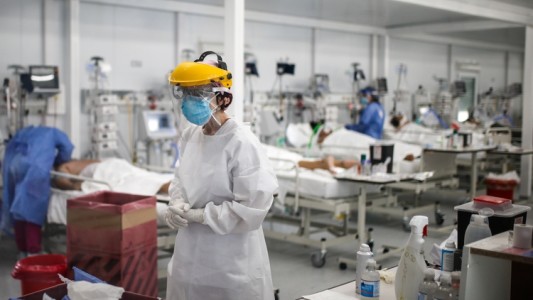 Coronavirus: más de 15 mil casos y casi 500 nuevas muertes en el país