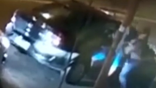 Video: un fiscal y un empleado judicial a las piñas en Santiago del Estero