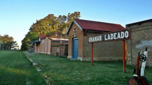 Desplazan a un comisario por participar de una fiesta clandestina en Chañar Ladeado