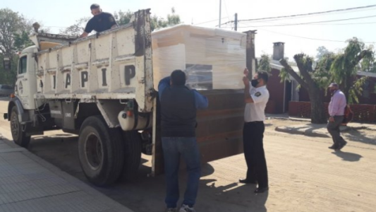 Presos de Coronda fabrican muebles y los entregan al hospital local