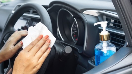 Con el calor el alcohol en gel puede prenderse fuego en el auto