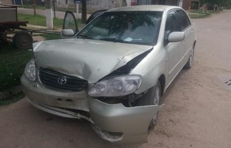 Detuvieron a un joven en el norte de la ciudad que robó un auto y lo chocó