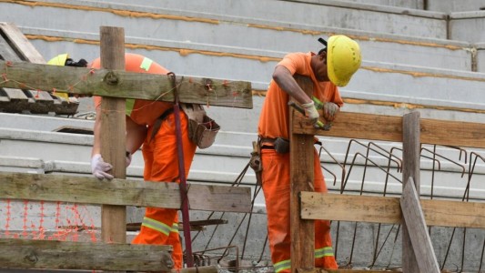 El sector privado perdió 300 mil puestos en un año y lleva 23 meses de caída