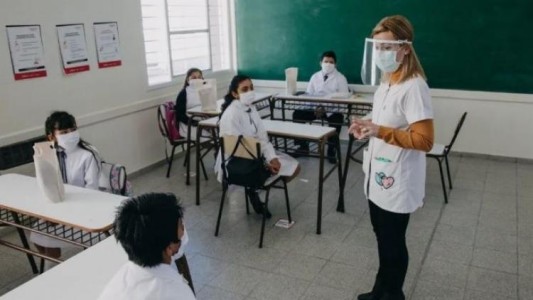 Desde el lunes, alumnos de primero y séptimo año vuelven a las aulas en 50 escuelas de la provincia