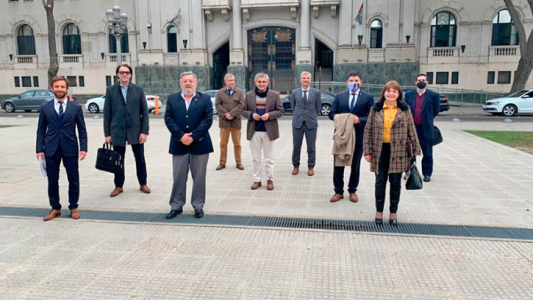 Los Colegios de Abogados piden a la Corte que se reanuden las audiencias