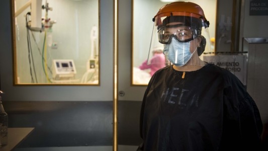 Con un pico de contagios, advierten que el sistema de salud está "tensionado" en Rosario