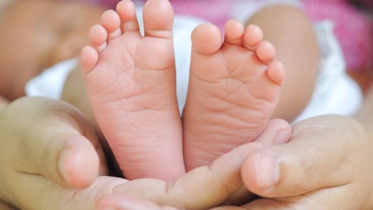 Su beba dio positivo por coronavirus y la abandonó en el hospital