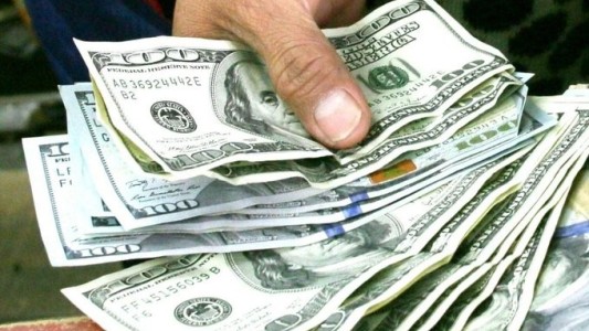 El dólar blue baja 8 pesos y cotiza en 187  pesos para la venta