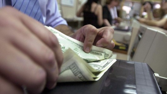 El dólar blue sigue bajando y cerró a $ 157