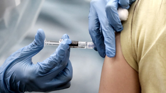 Promulgan la ley que declara de interés público a las vacunas contra el coronavirus