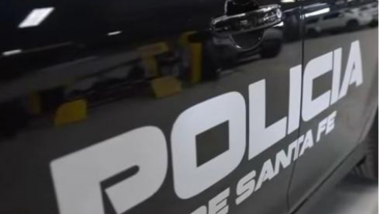 Dos policías socorrieron a una mujer embarazada y la ayudaron a dar a luz