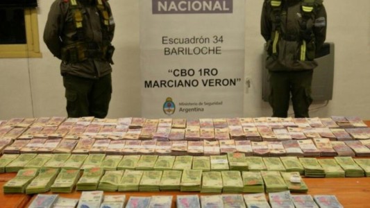 Investigan a una funcionaria rionegrina que transportaba tres millones de pesos en una camioneta