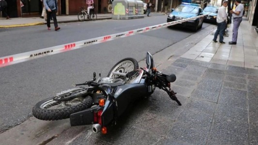 Motochorros atropellaron a dos policías al intentar escapar en Palermo