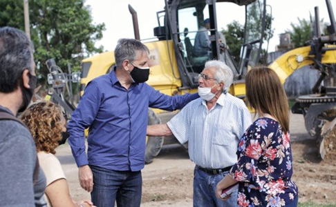 Continúan los trabajos de ripiado y bacheo en distintos barrios de la ciudad