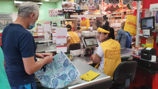 ”Estamos de acuerdo con la eliminación de las bolsas plásticas, pero debió hacerse con una amplia campaña de difusión”
