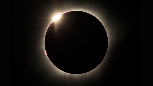 Recomendaciones para ver el eclipse total de sol sin riesgos: la fecha del evento