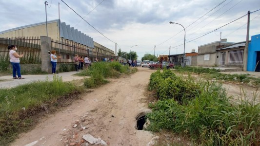 Abrazo a la escuela Luis Borruat: "más que el robo, se hace daño mucho daño"