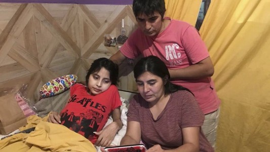 Internaron a Abigail, la nena de Santiago del Estero enferma a la que le impidieron ingresar en auto a la provincia