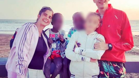 Los niños africanos abandonados en Bahía Blanca entraron al país con visa de turistas