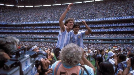 Ruggeri y otros campeones del mundo en el '86 fueron a despedir a Maradona