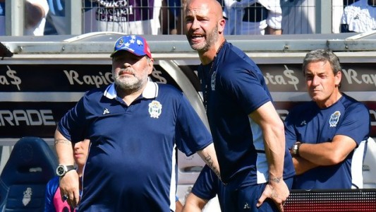 Renunció el DT de Gimnasia Sebastián Méndez porque Maradona lo llevó al club y se va con él