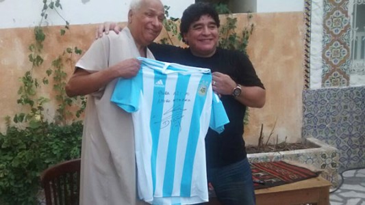 El árbitro que dio por válida "La mano de Dios" lloró la muerte de Diego