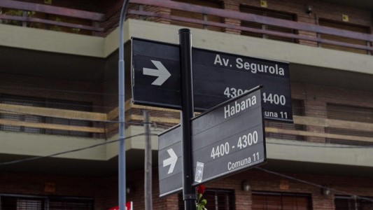 Video: vecinos le pusieron Diego Maradona a las calles Segurola y Habana