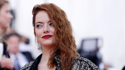 Emma Stone subastará el vestido que usó en los Oscar por una causa solidaria