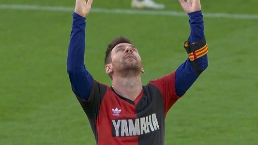 El emotivo homenaje de Messi a Maradona con la 10 de Newell's